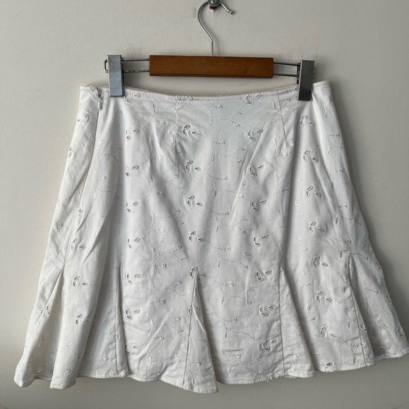 Betsey Johnson New York Vintage White Eyelet Skirt - Picture 2 of 8